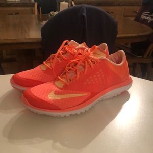 Womens nike fitsole sneakers BRAND NEW